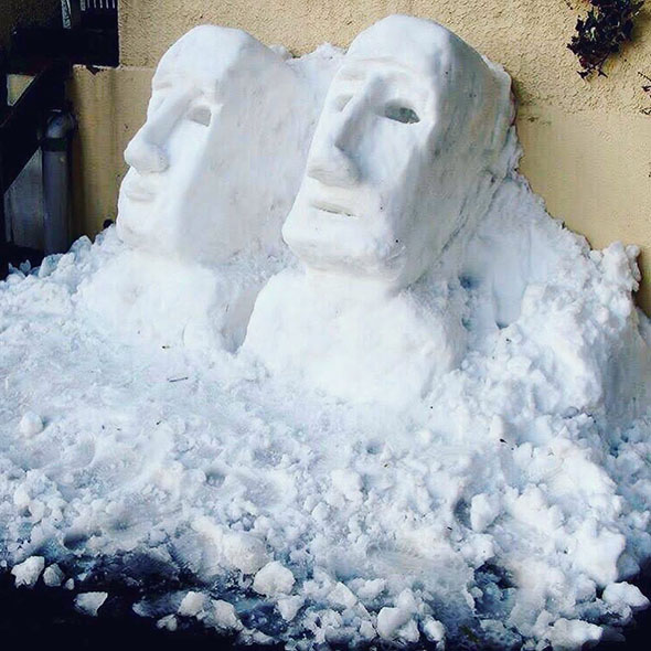 モアイの雪像（昼）