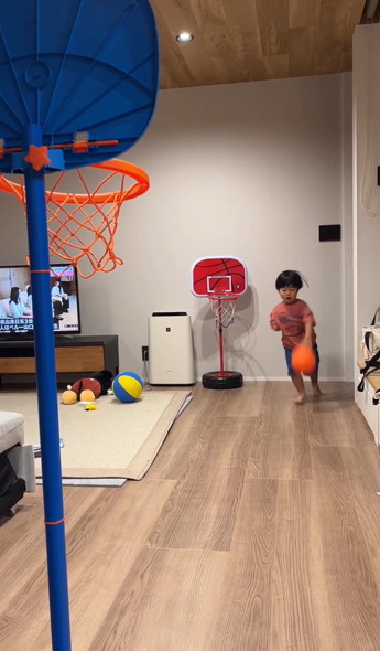 バスケする男の子