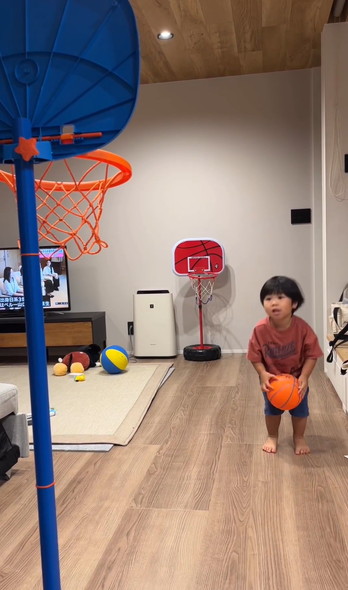 バスケする男の子