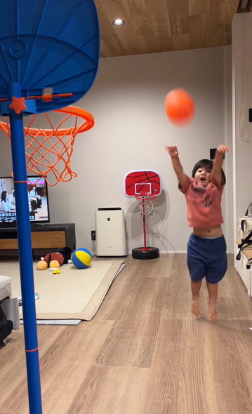 バスケする男の子