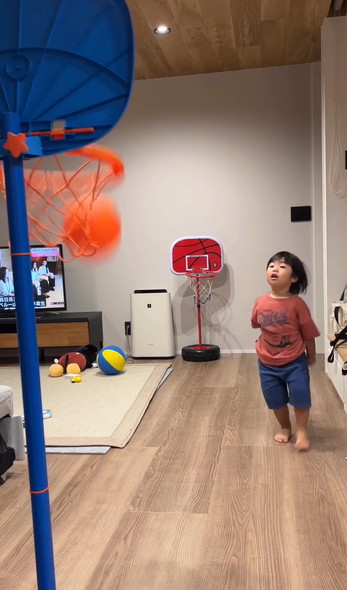 バスケする男の子