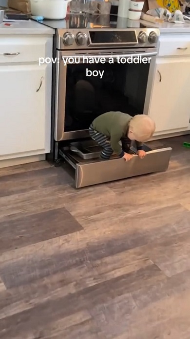 やんちゃな男の子がいたずらする瞬間やはしゃぎ過ぎた瞬間のまとめ