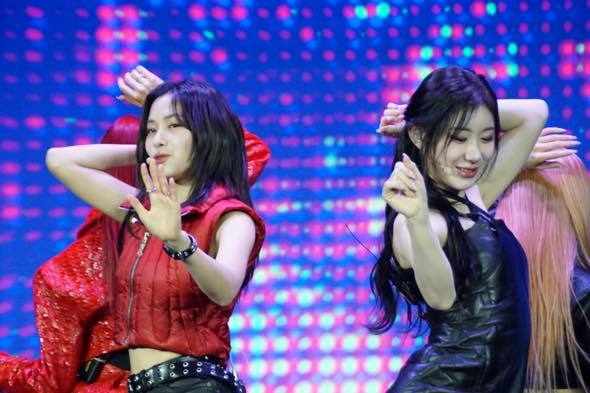 ITZY JYP Stray Kids NMIXX J.Y. Park