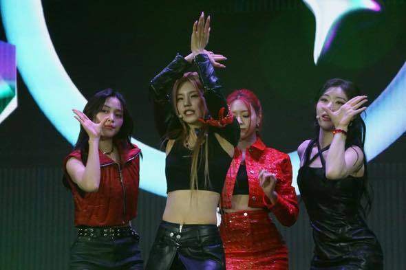 ITZY JYP Stray Kids NMIXX J.Y. Park