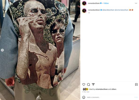 デヴィッド・ベッカム次男が着る両親の顔入りセーターが話題