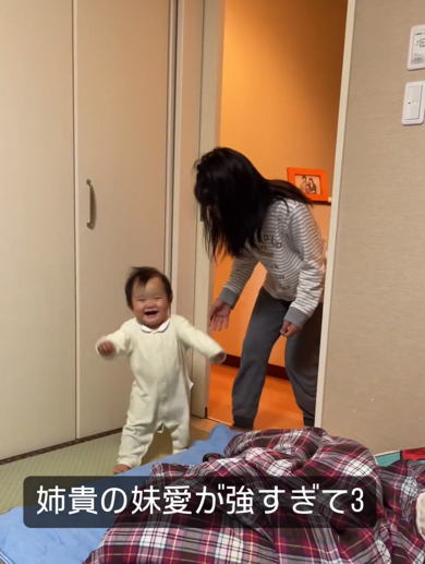 Uターンをする赤ちゃん