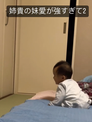 扉が開き切る前に逃げる赤ちゃん