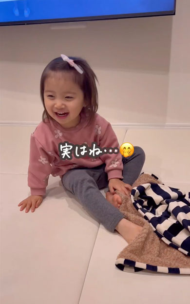 子犬をお迎えしてお姉さんになった女の子