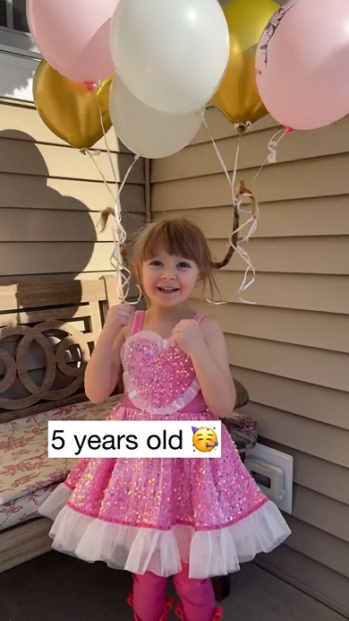 2歳から5歳まで撮影してきた誕生日を祝われた際の長女のリアクション