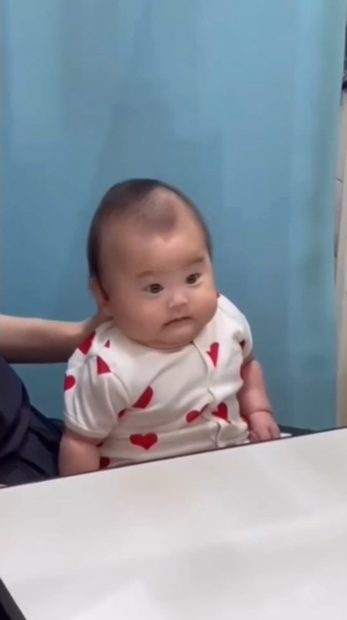 赤ちゃんの決め顔