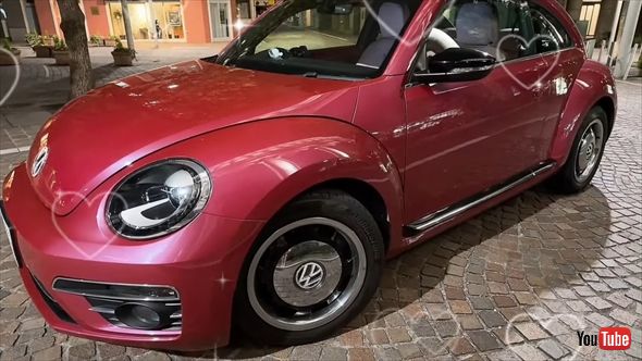 整形タレントのヴァニラの愛車フォルクスワーゲン「ザ・ビートル」の特別限定車「#PinkBeetle（ハッシュタグピンクビートル）」