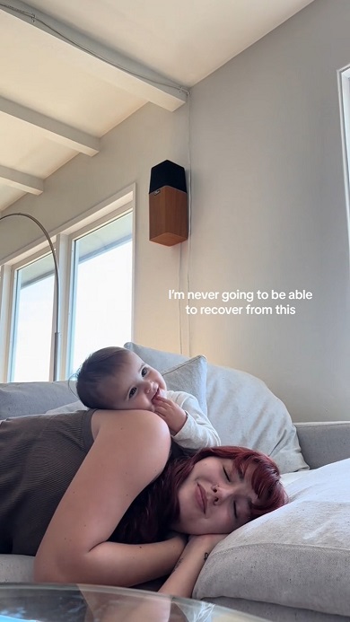 膝枕をしてもらったら赤ちゃんに思わぬ行動を取られてもん絶する