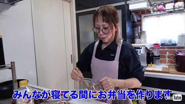 15人分のお弁当を作る大家族YouTuber「漆ちゃんfamily」の佳月ママ
