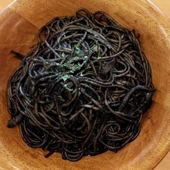 サイゼリヤ　イカ墨スパゲッティ　イカの墨入りセピアソース　リニューアル