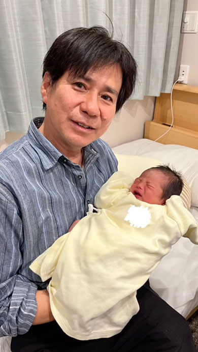 初孫と対面した父と母