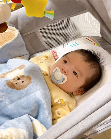 おしゃぶり大好きな赤ちゃん