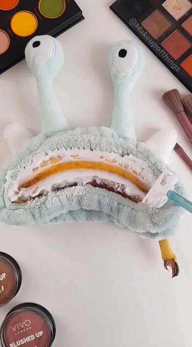 バナナにメイク02