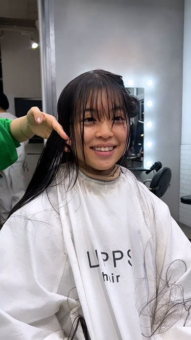 メンズカットに挑戦するお客さん（施術中）