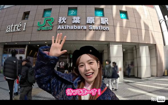 手を振る島崎遥香