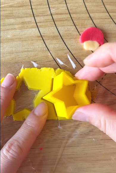 型抜きを使ってスーパースターを制作