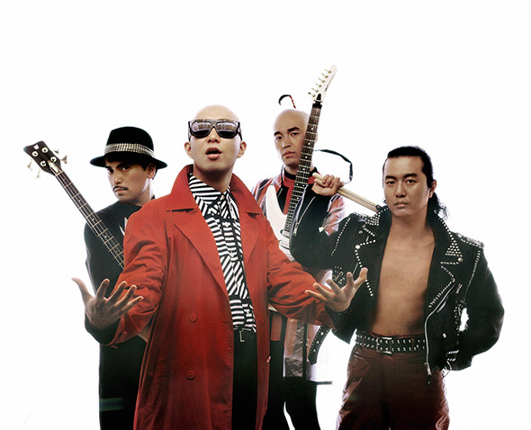 1992年リリースのアルバム「アジポン」のアーティスト写真を再現した新アーティスト写真