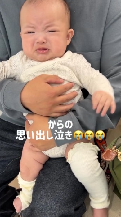 泣く赤ちゃん