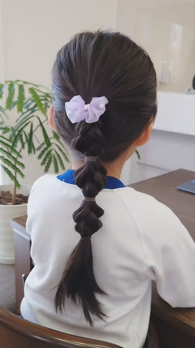 三つ編みだけでポニーテールにする子供のヘアアレンジ