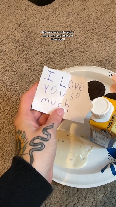 6歳の娘が用意してくれた朝食とメッセージカード