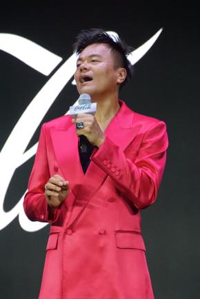 J.Y. Park JYP Stray Kids ITZY NMIXX コカ・コーラ