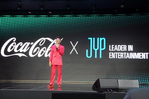 J.Y. Park JYP Stray Kids ITZY NMIXX コカ・コーラ