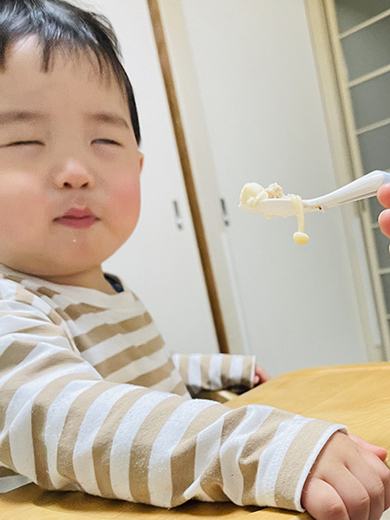 超能力者のような表情の息子くん