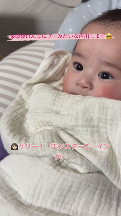 パパにあやされる赤ちゃん