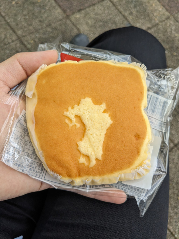 どっかで見た 蒸しケーキ 九州 北海道チーズ蒸しケーキ そっくり デザイン
