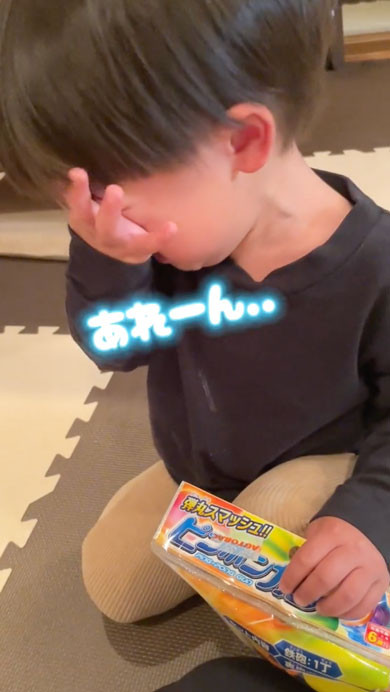 妹をまだ受け入れられない1歳のお兄ちゃん