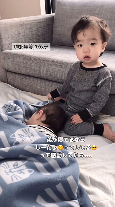 こちらを見るお兄ちゃん