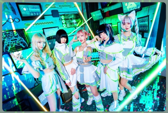 大阪を拠点に活動する地下アイドル「AZ-ON」