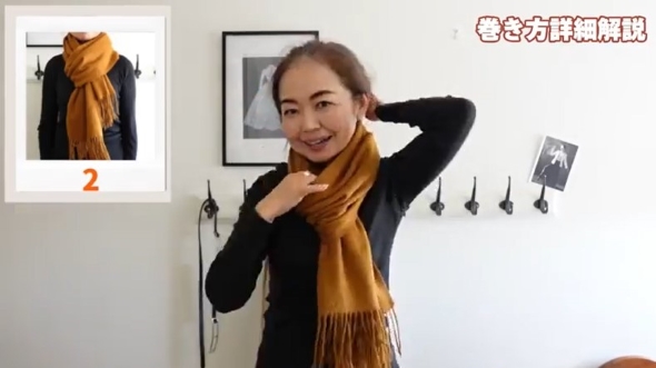 大判ストールを巻いた女性