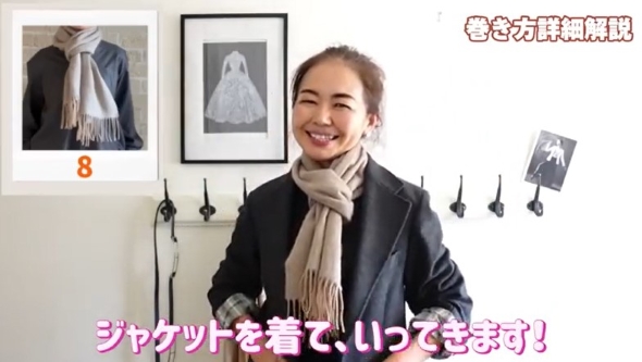 やや小ぶりなストールを巻いた女性