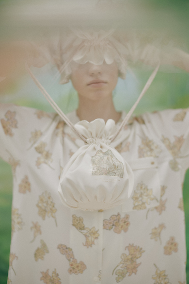 【ミュシャ】花柄リバーシブル巾着ポーチ