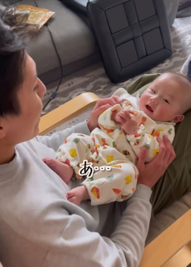 近づくと真顔になる2人