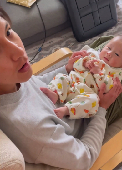 再び無言になるパパと赤ちゃん