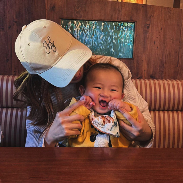 ママともラブラブな赤ちゃん