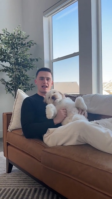 ものまねを本人の前で披露する夫と笑ってしまう妻