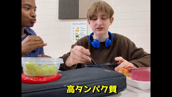 日本のお弁当を食べるアメリカのお友達