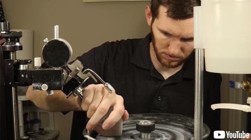 巨大水晶を美しくカット