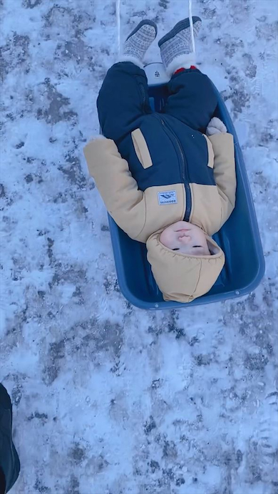 目がとろんとする息子