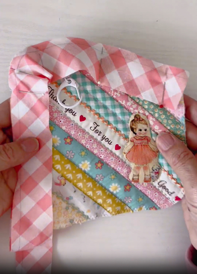 布の端をパイピングで仕立てます