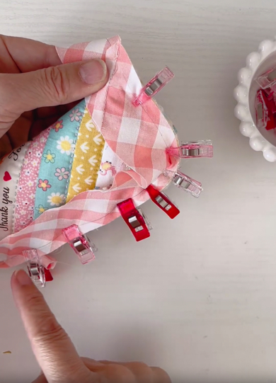 クリップでとめながら縫っていきます