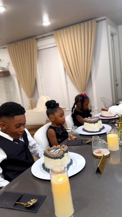 自宅で高級レストランのように料理を提供するママ