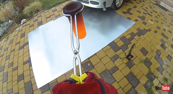 ドロドロに溶かした銅を使って実験！